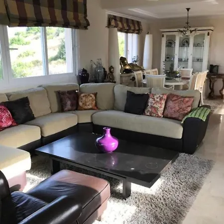 Guesthouse * Μαρμπέλλα